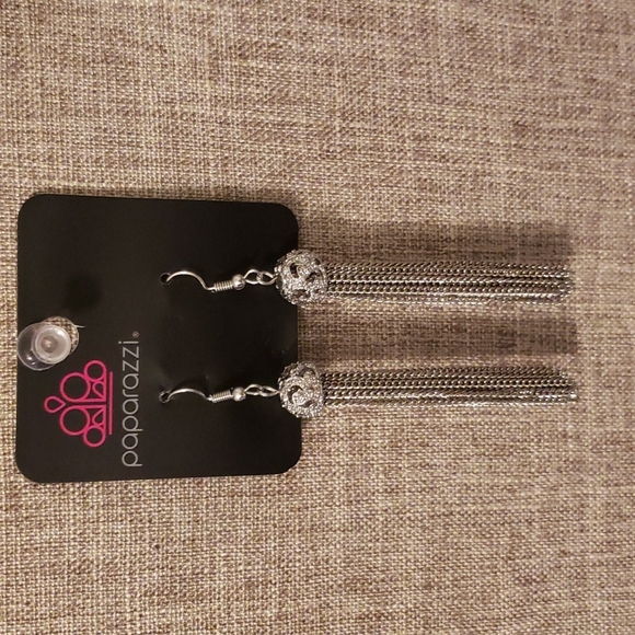 💜 Paparazzi Jewelry Long Earrings Silver